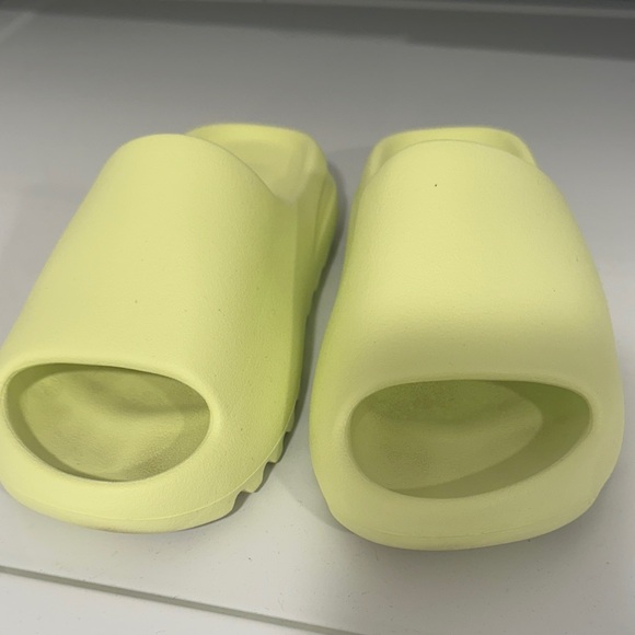 Yeezy Highlighter Yellow Slide Sandals - Picture 4 of 7